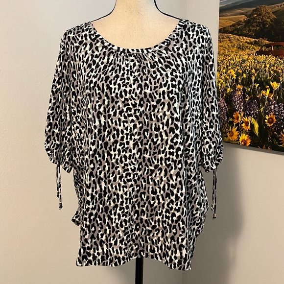 NWT Michael Michael KORS Tee - Picture 1 of 13